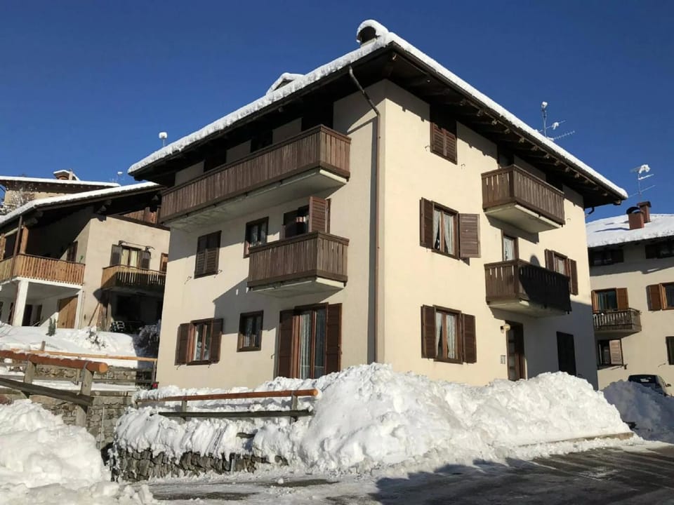Property building, Day, Winter