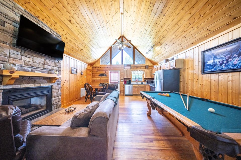 Game Room, Living room