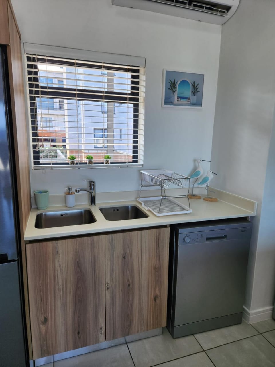 Kitchen or kitchenette, dishwasher
