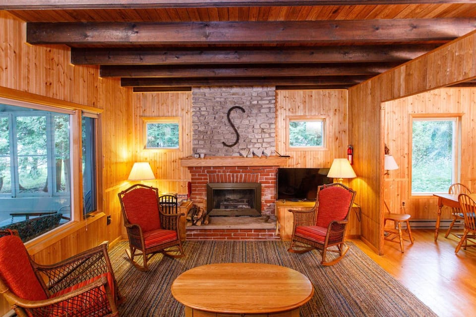 Sherwood Point Shores by Simple Life Rentals House in Door County