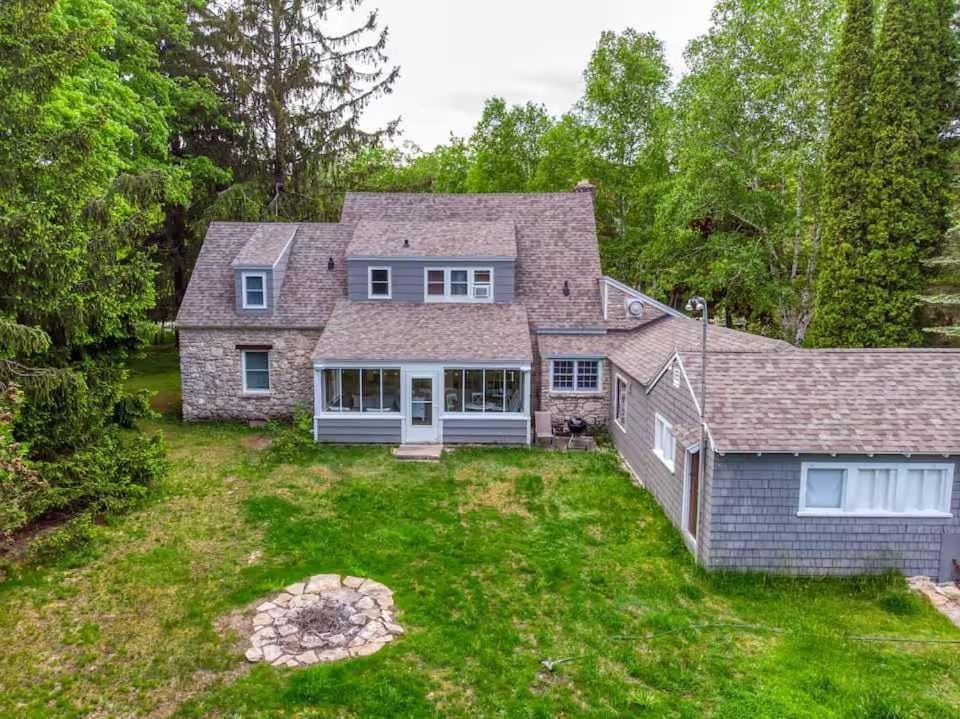 Manistique Stone Cottage by Simple Life Rentals House in Door County