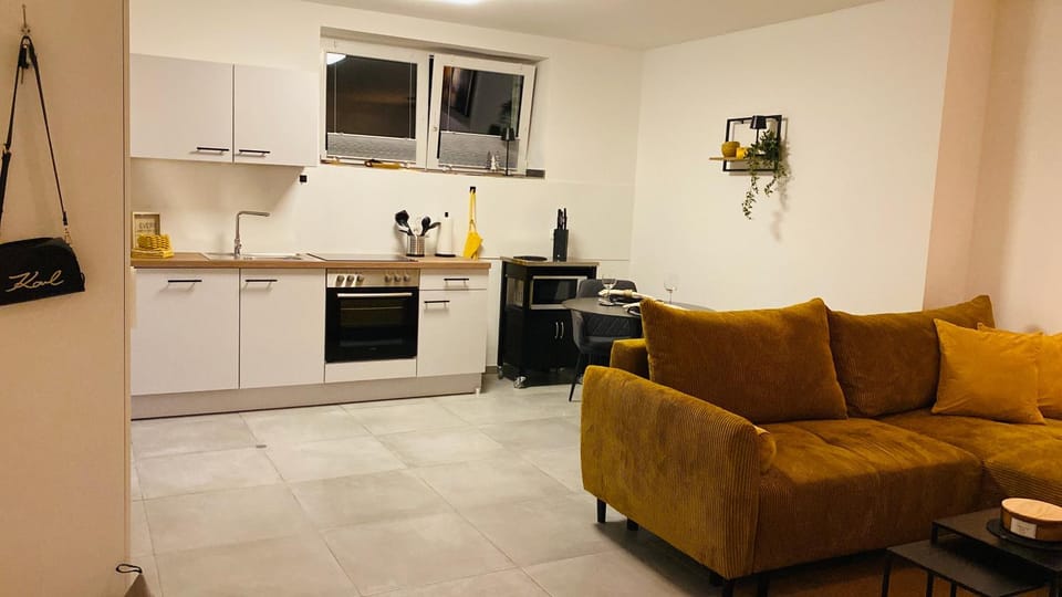 Kitchen or kitchenette, Seating area, Dining area, stove