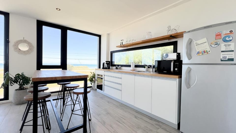 Dining area, kitchen