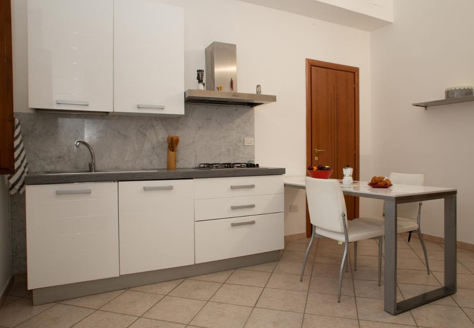 Kitchen or kitchenette, Dining area, stove