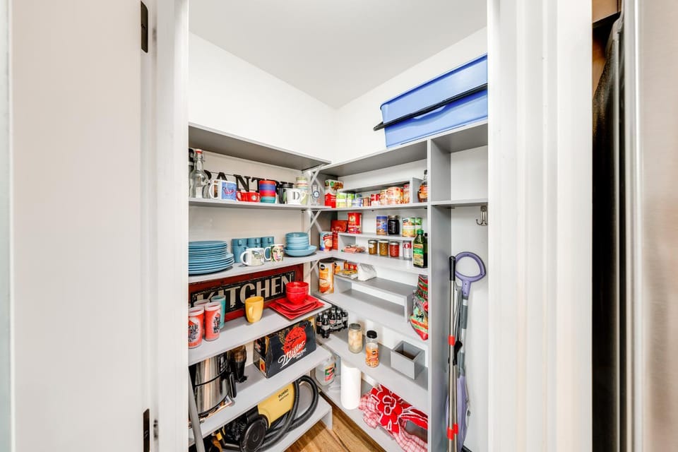 Water Views Whidbey Island Hideaway with Deck House in Greenbank