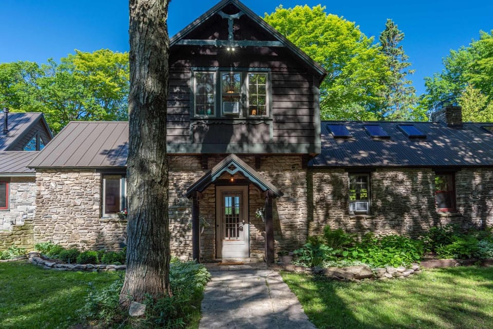 Kangaroo East Shore by Simple Life Rentals House in Door County