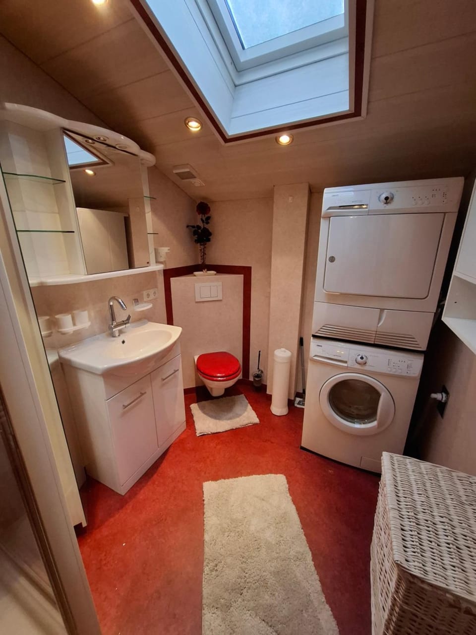 Toilet, Bathroom, washing machine, dryer