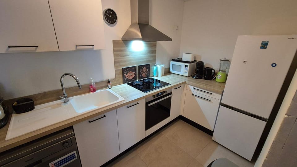 Kitchen or kitchenette, Living room