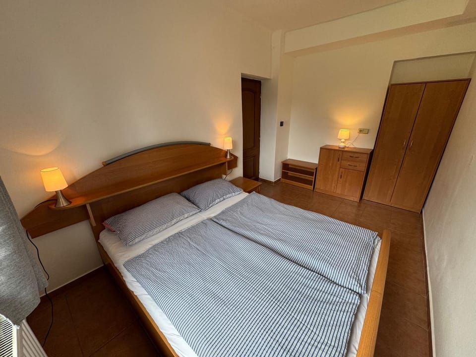 Bedroom, wardrobe