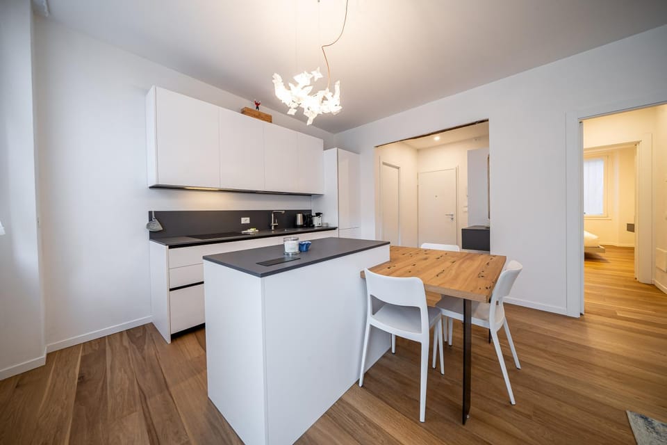 Kitchen or kitchenette, dishwasher, stove