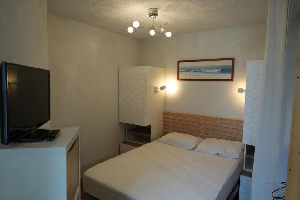 appartement 4 personnes, ascenseur, balcon, 100 m du télécabine Cabin in Cauterets