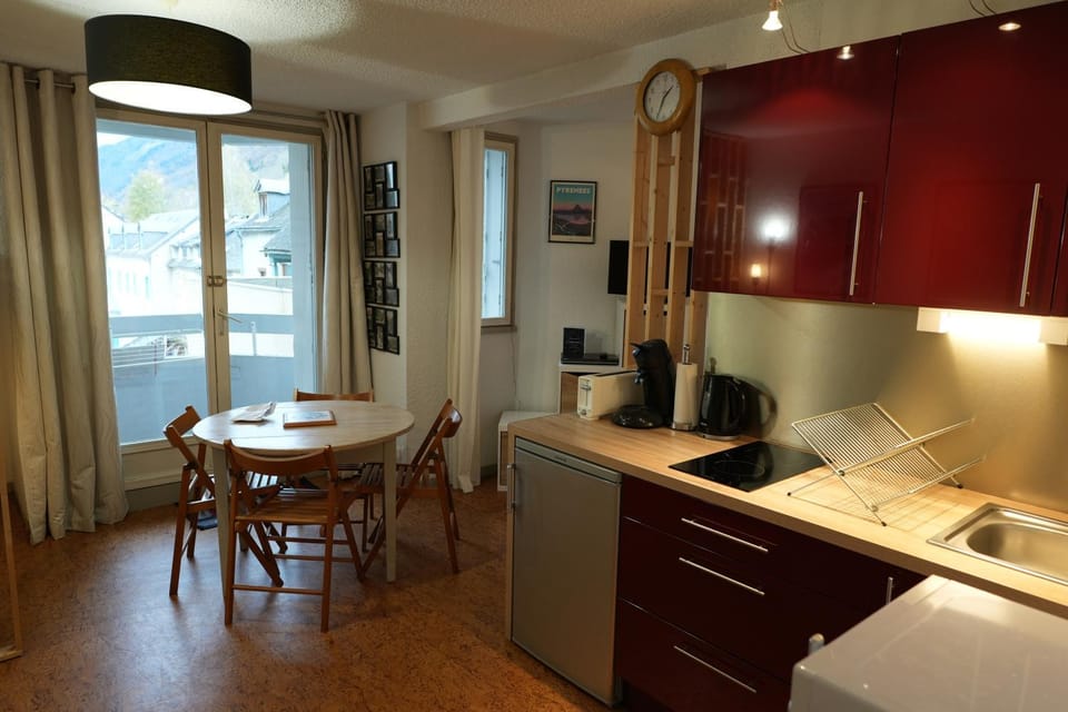 appartement 4 personnes, ascenseur, balcon, 100 m du télécabine Cabin in Cauterets