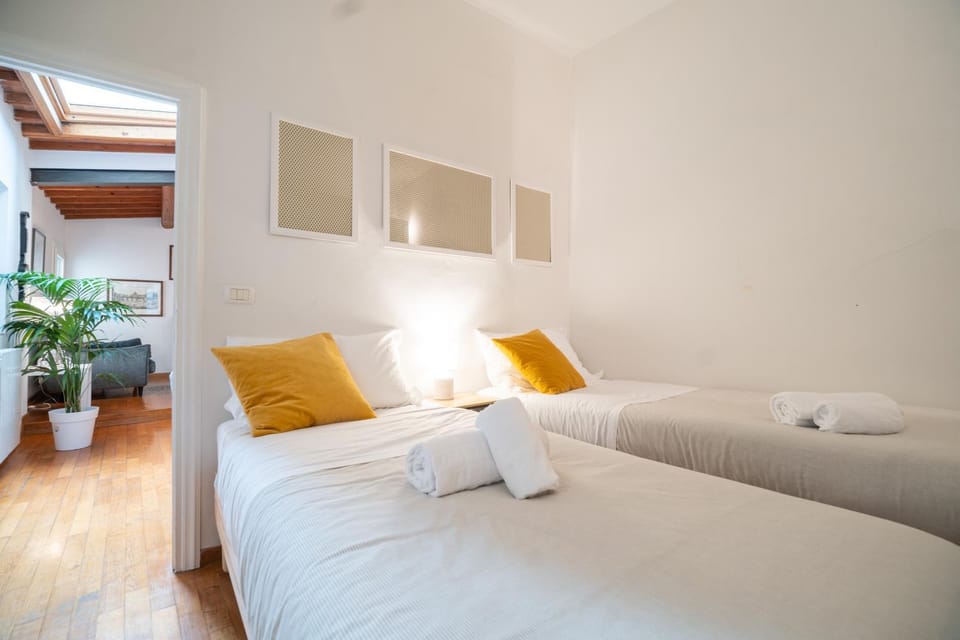 Bed, Living room, Photo of the whole room, Seating area, Bedroom, towels