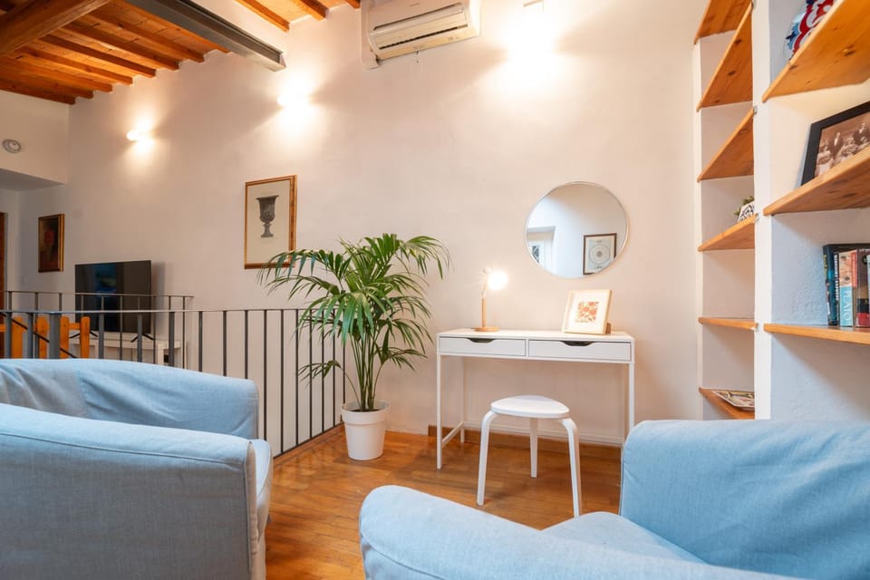 Library, TV and multimedia, Living room, Seating area, air conditioner