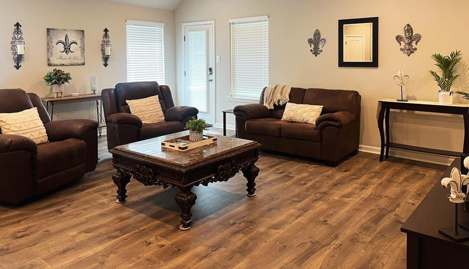 Business Ready 2 Kings Private Office House in Lake Charles