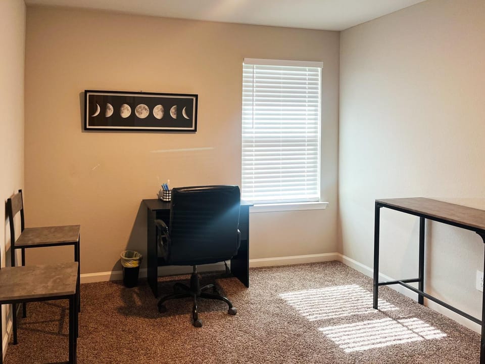 Business Ready 2 Kings Private Office House in Lake Charles