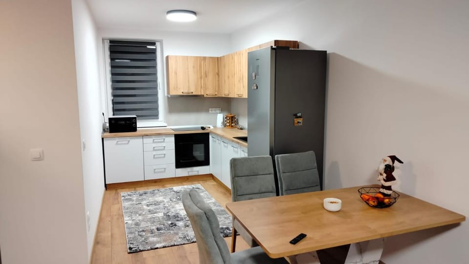 Kitchen or kitchenette, Dining area, dishwasher, oven, stove