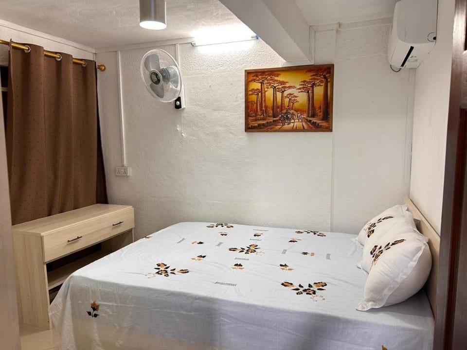 Bedroom, air conditioner