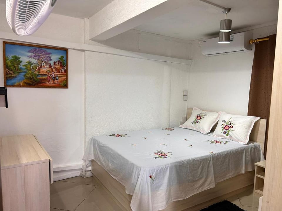 Bedroom, air conditioner
