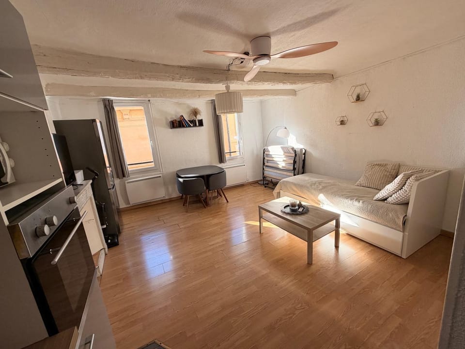 Communal lounge/ TV room, Living room, Seating area