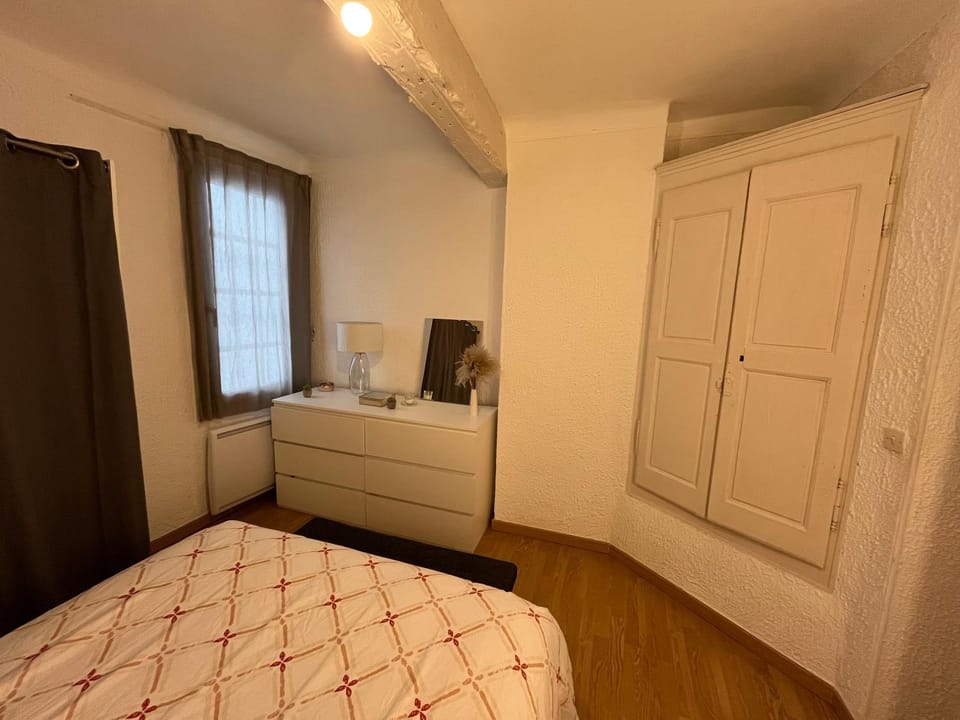 Bed, Night, Photo of the whole room, Bedroom