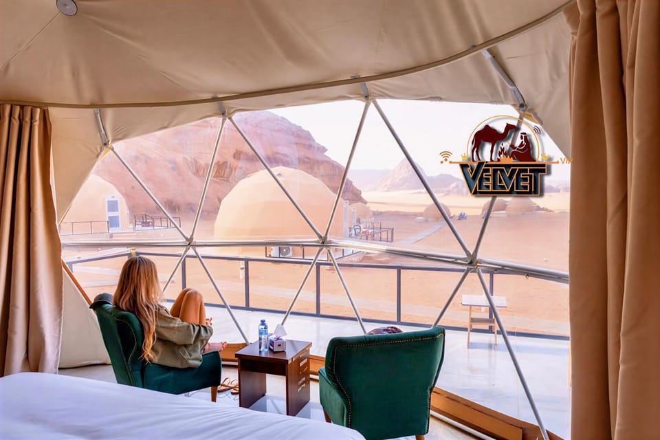 Bed, Photo of the whole room, Seating area, Dining area, Bedroom, Mountain view