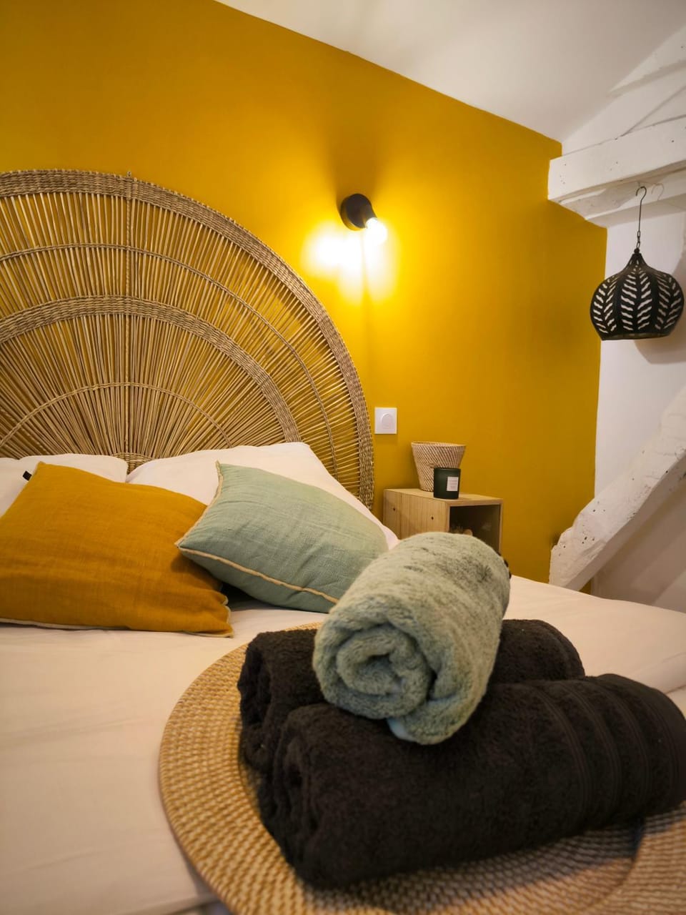 Bed, Photo of the whole room, Bedroom, towels