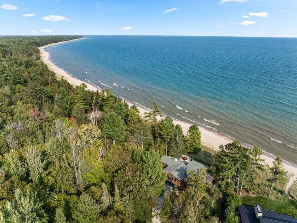 Lily Bay Lodge by Simple Life Rentals House in Door County