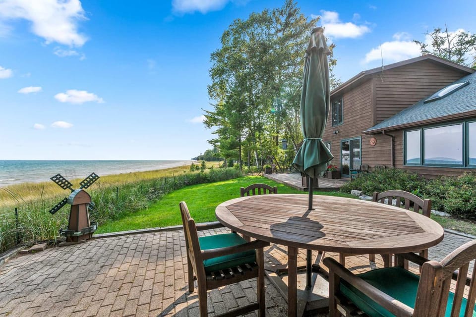 Lily Bay Lodge by Simple Life Rentals House in Door County
