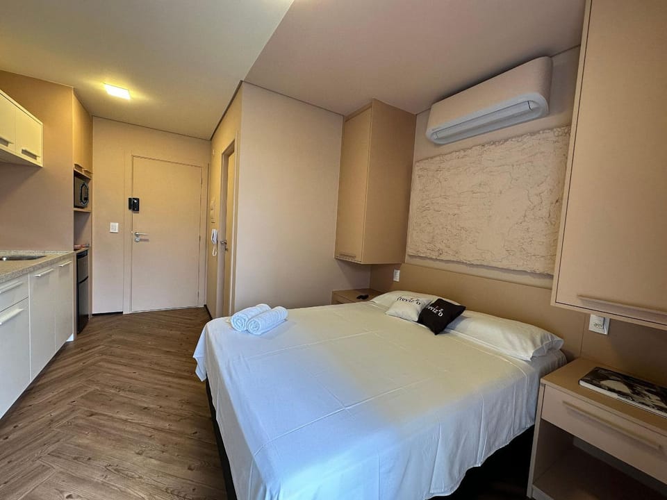 Bed, Photo of the whole room, towels, air conditioner