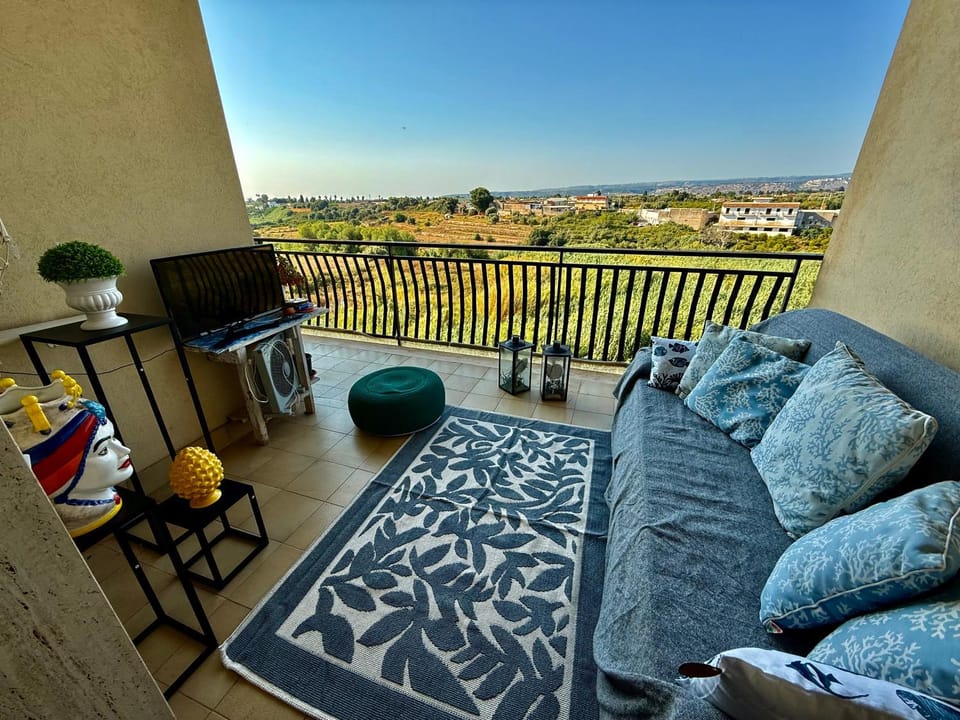 Day, Natural landscape, TV and multimedia, View (from property/room), Balcony/Terrace, Mountain view