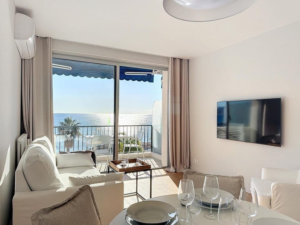 Natural landscape, TV and multimedia, Living room, Dining area, Sea view
