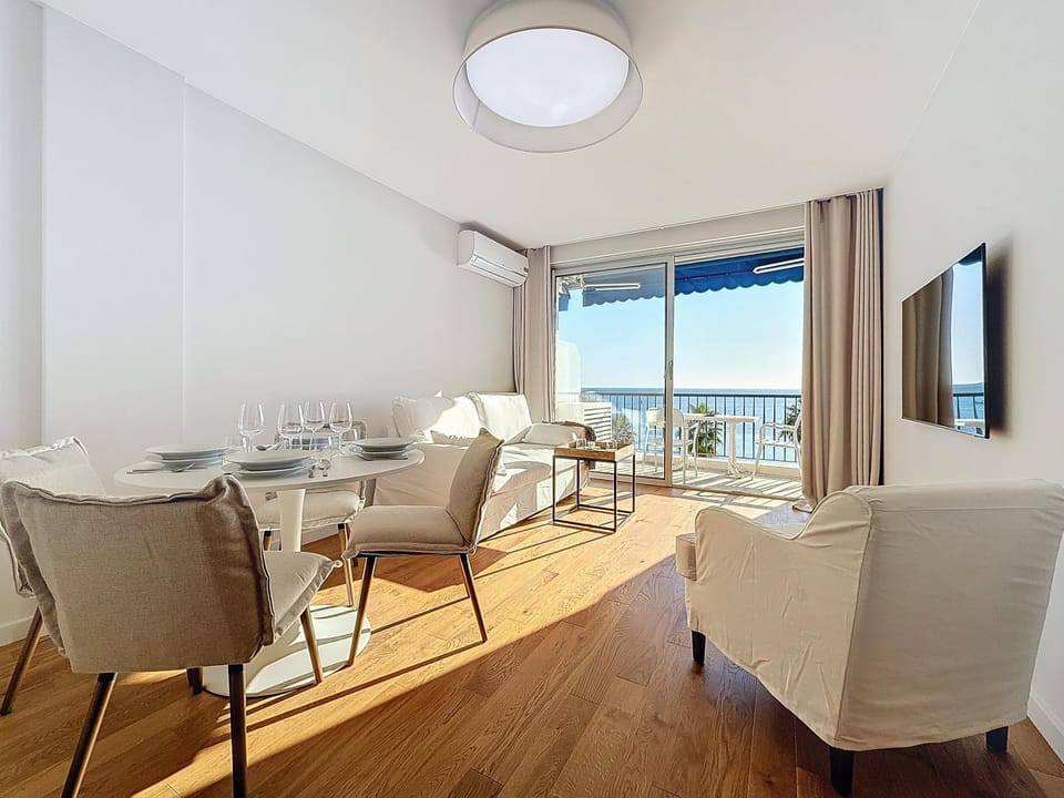 TV and multimedia, Living room, Dining area, Sea view