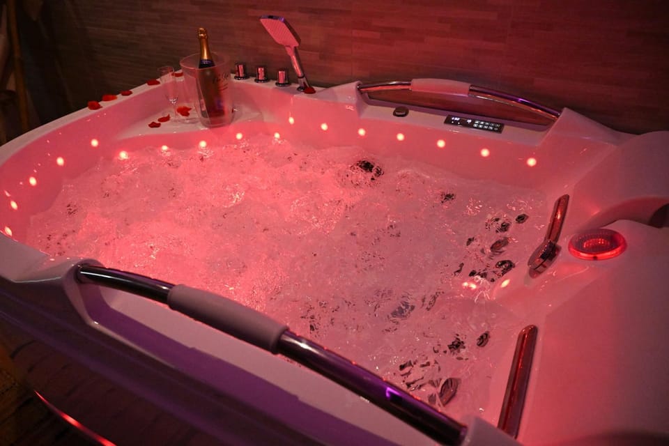 Hot Tub, Hot Tub