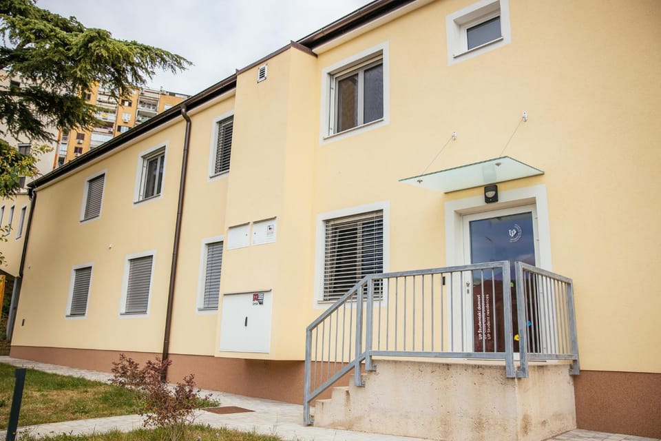 Property building, Facade/entrance