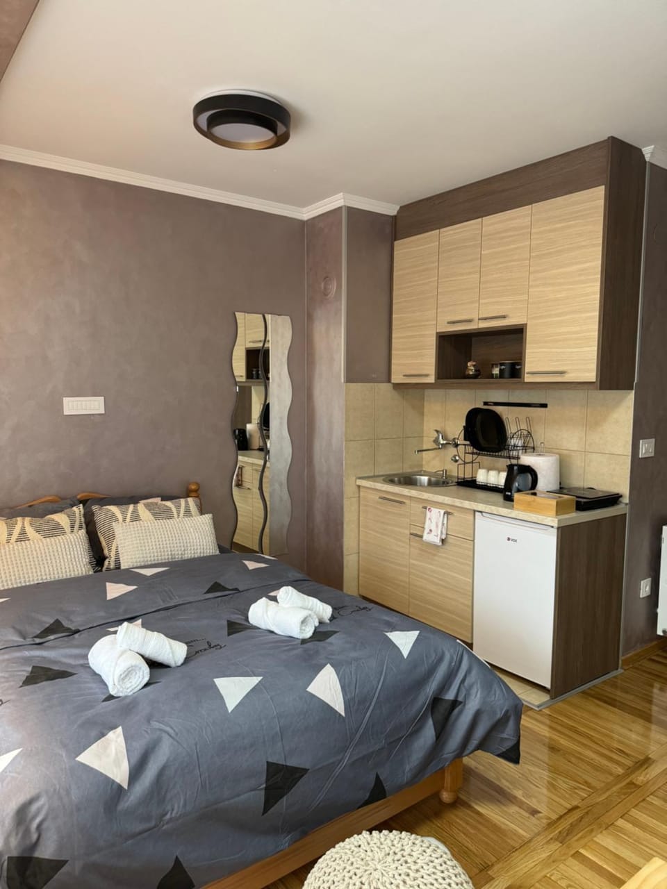 Bed, Kitchen or kitchenette, Photo of the whole room, Bedroom, minibar, stove, towels