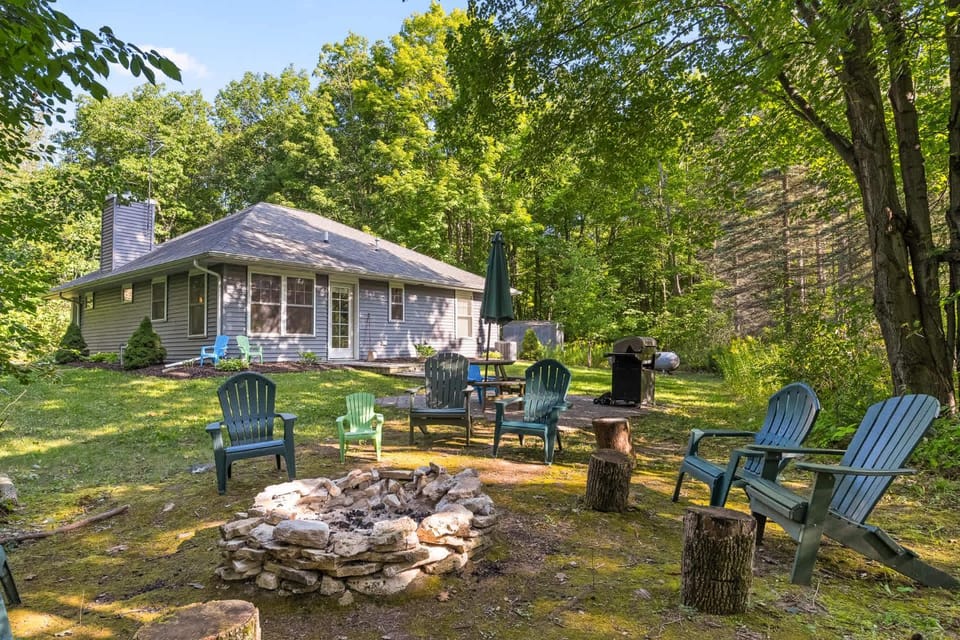 Blue Bear Cottage at Simple Life Rentals House in Door County