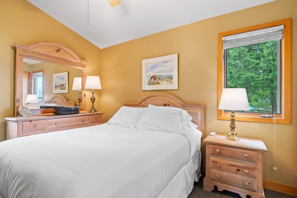 Sunset Shores - Lakeside Cabin #1 by Simple Life Rentals Cabin in Kangaroo Lake