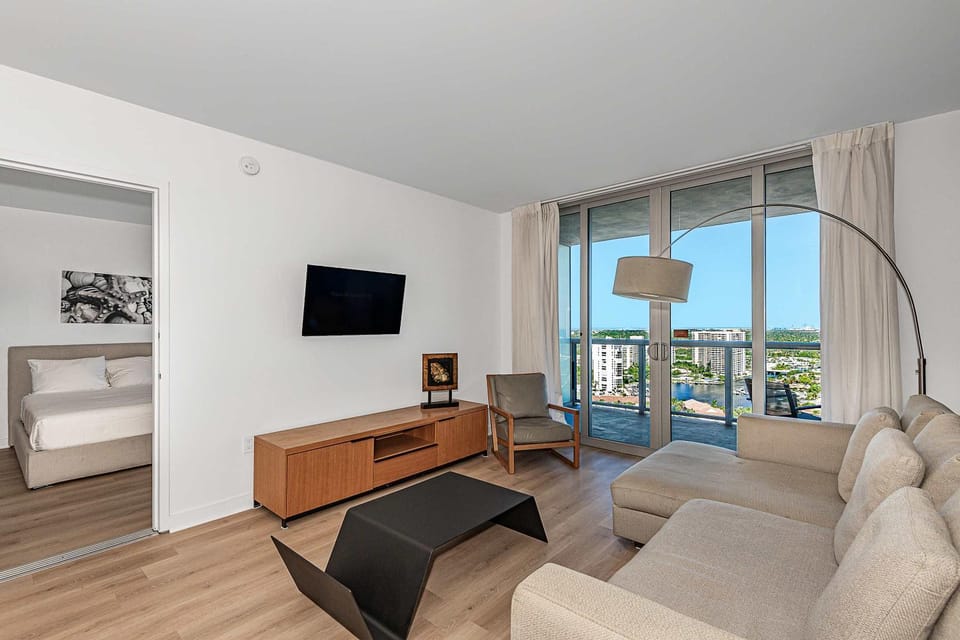 Balcony Pool View and Near Beach Apartment in Hallandale Beach