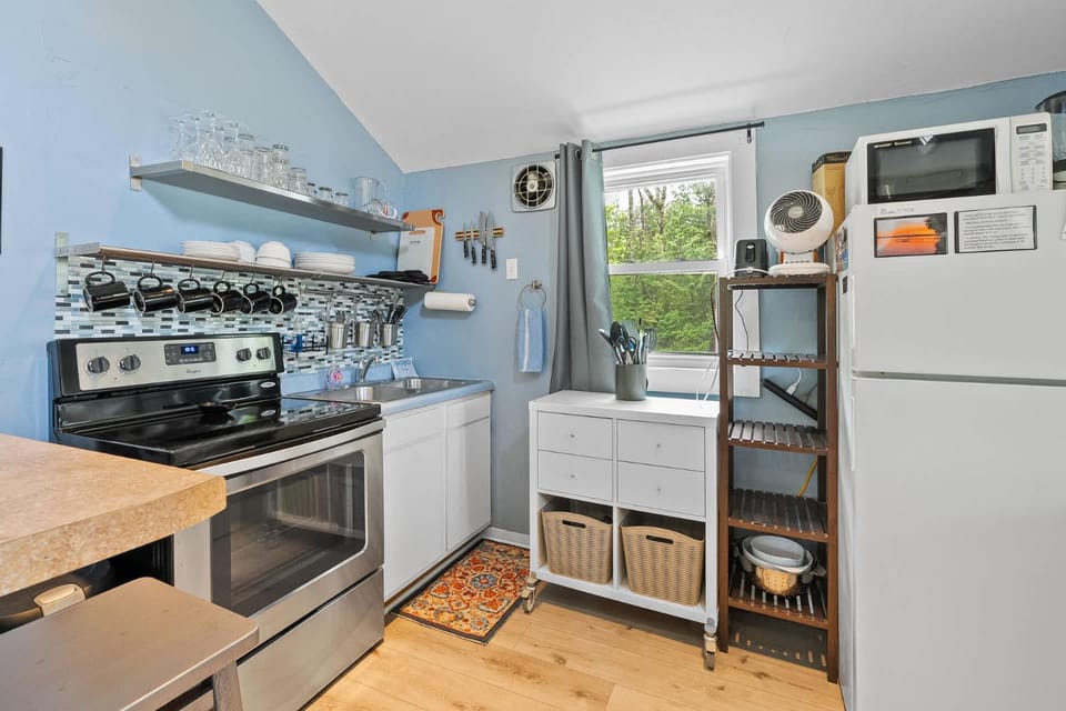 Sunset Shores - Sunflower Cabin #4 by Simple Life Rentals Cabin in Kangaroo Lake