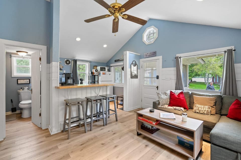 Sunset Shores - Sunflower Cabin #4 by Simple Life Rentals Cabin in Kangaroo Lake