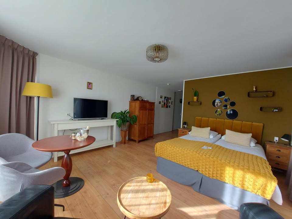 Bed, Living room