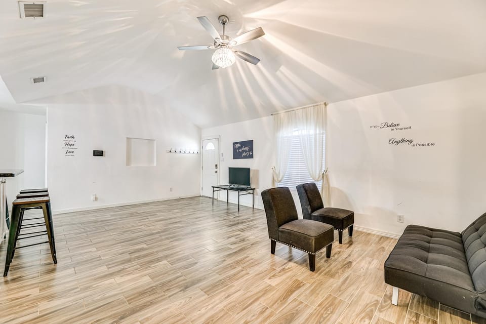 Convenient, Spacious & Peaceful: Home in Edinburg! House in Edinburg