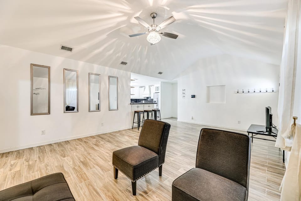 Convenient, Spacious & Peaceful: Home in Edinburg! House in Edinburg