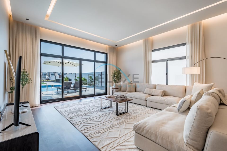 TV and multimedia, Living room, Pool view