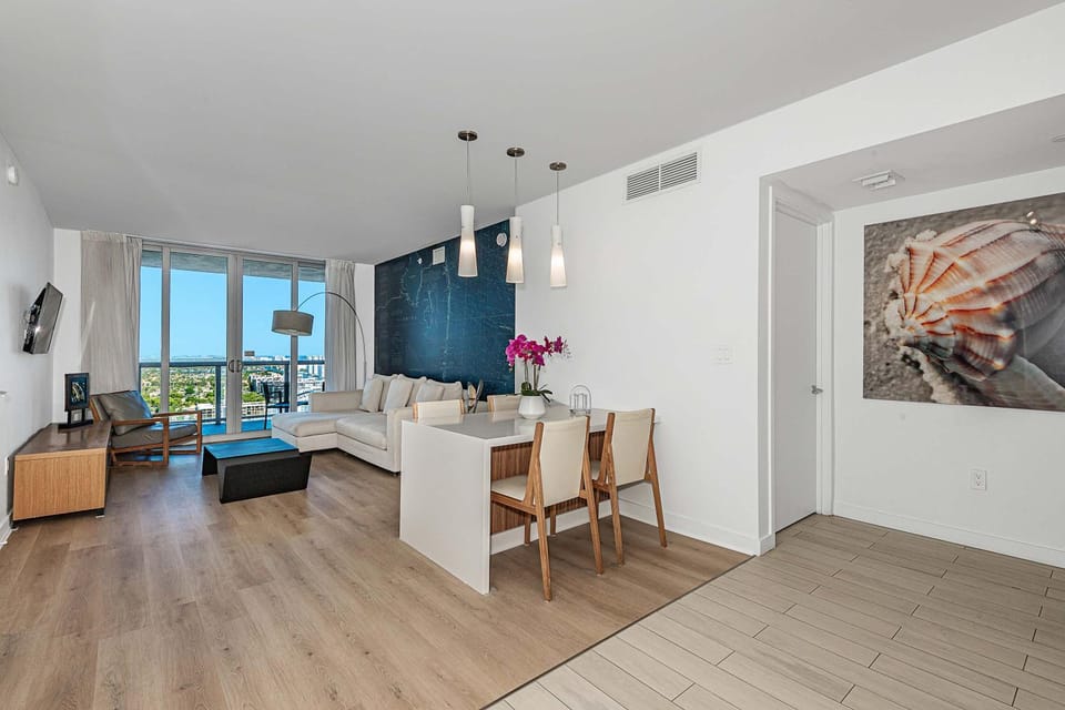 Modern Resort with Amazing Pool Apartment in Hallandale Beach