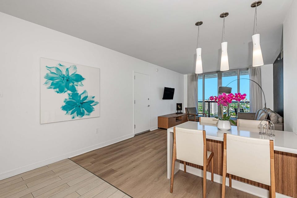Modern Resort with Amazing Pool Apartment in Hallandale Beach