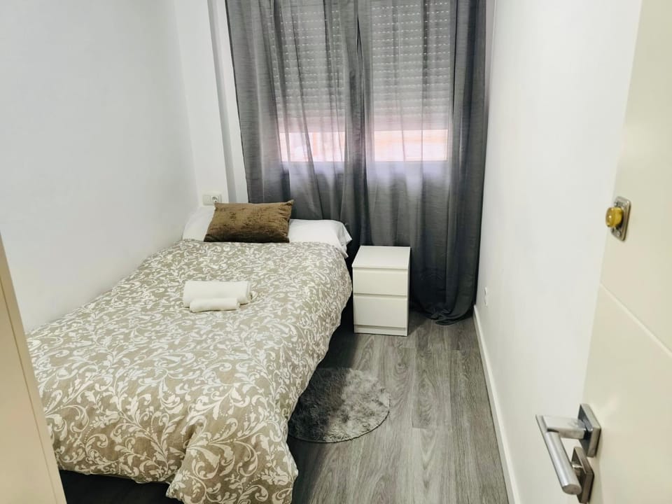 HABITACIONES A COMPARTIR EN APARTAMENTO RECIÉN REFORMADO EN PLAYa LA COLONIA Campground/ 
RV Resort in Aguilas