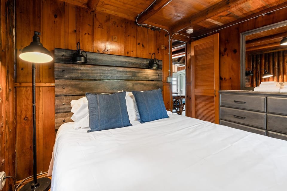 Thenells Cottage by Simple Life Rentals House in Door County