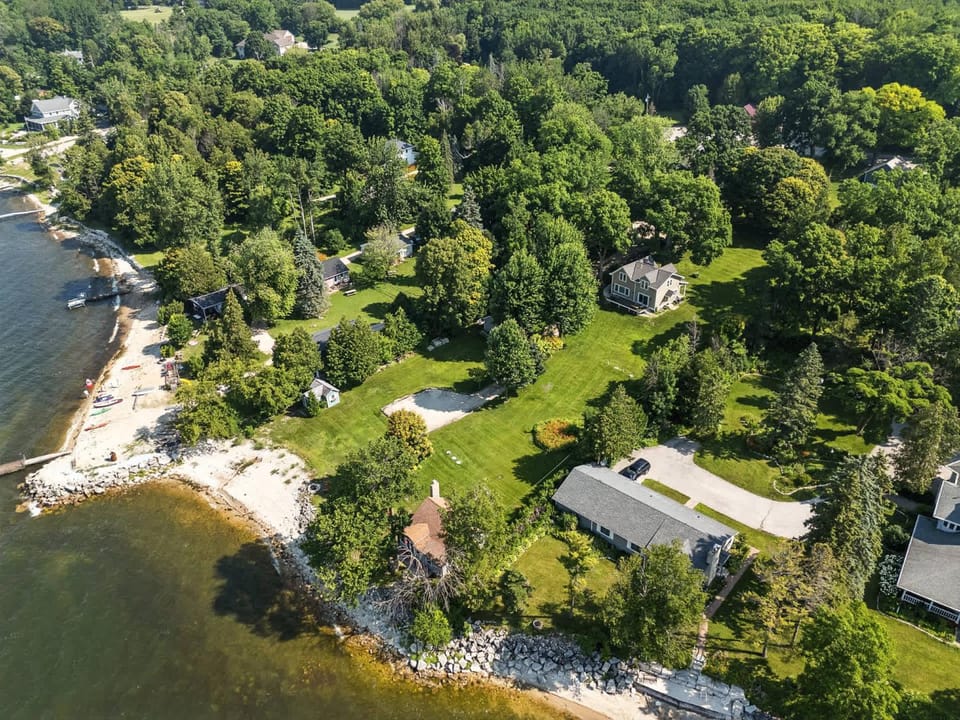 Thenells Beach House by Simple Life Rentals House in Door County